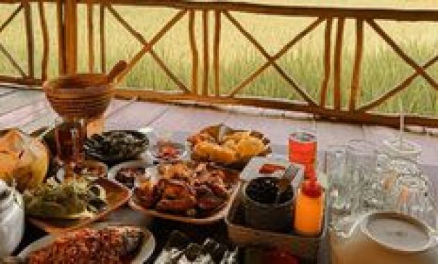 Makan Malam di Jantung Cilacap: Warung Lamongan & Es Kelapa Muda